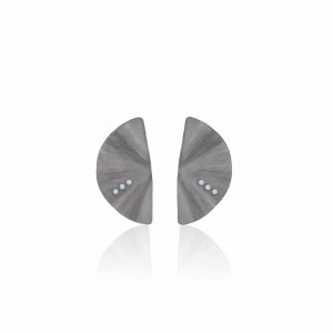 A.ER.MT0052_100_Anastasia Kessaris_Maiko Titanium Diamond Earrings