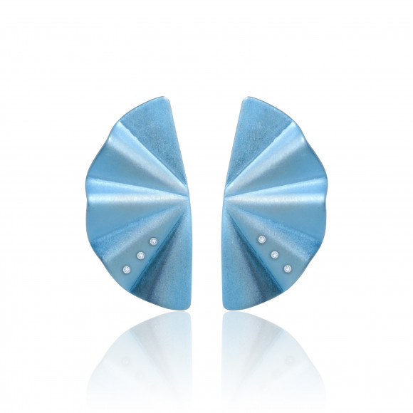 A.ER.MT0086_25_Anastasia Kessaris_Geisha Titanium Diamond Earrings